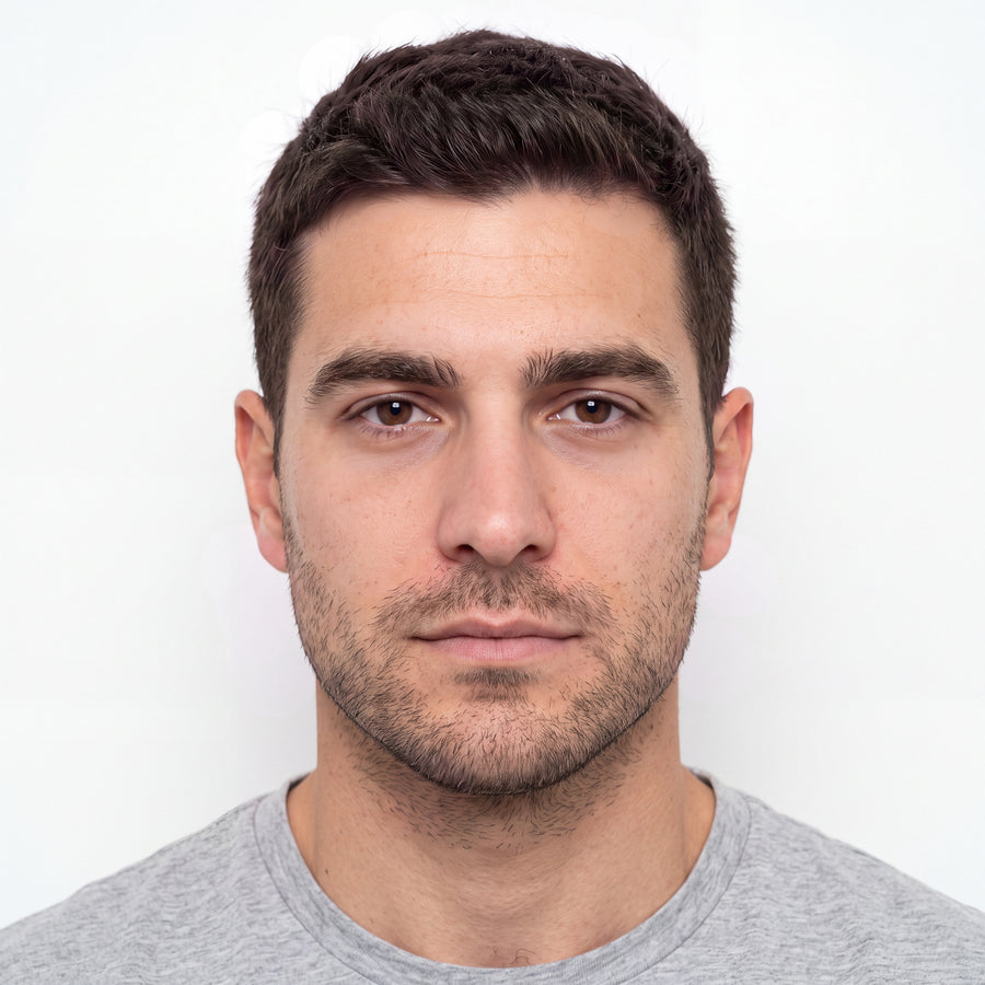 Le même visage après Handsomefyer : teint unifié et sans brillance